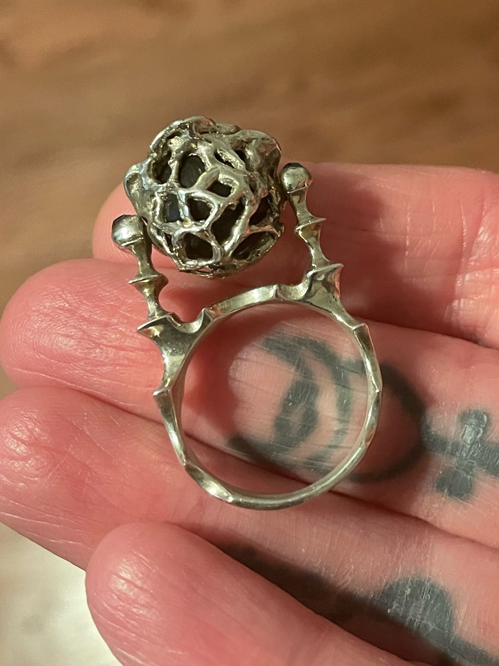 This shit blinks ring - Picture 2 of 3